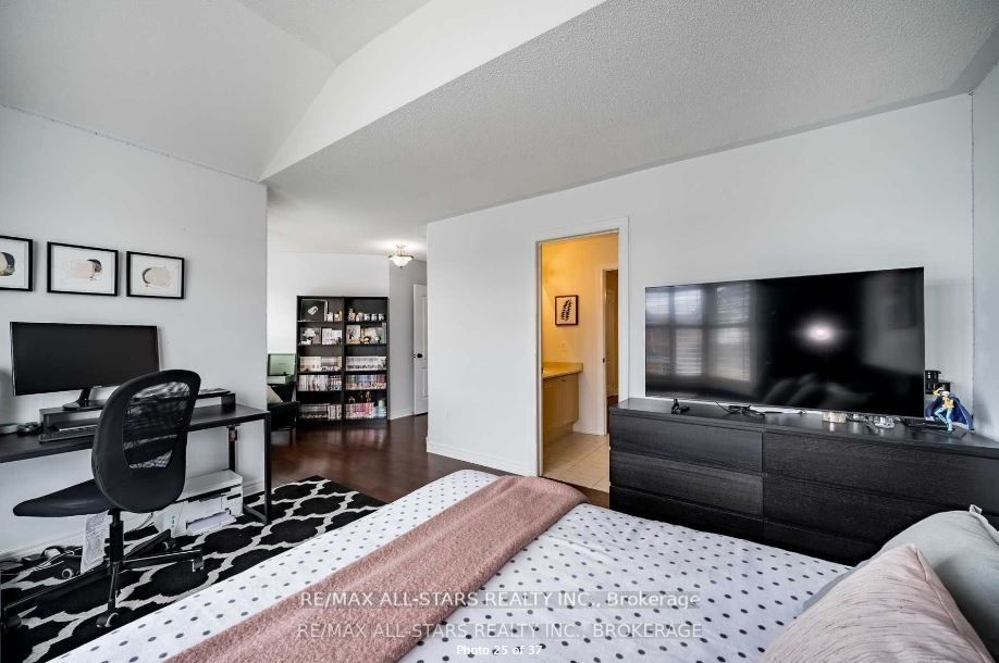 156 Manley Ave