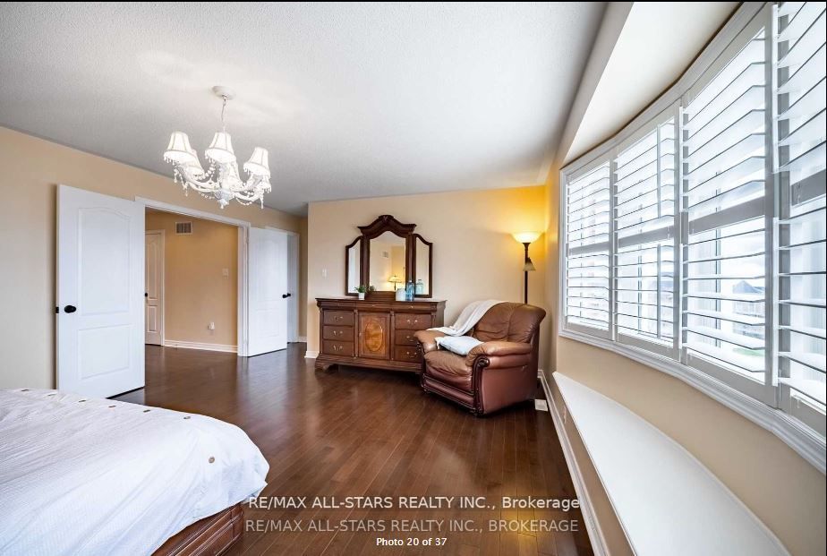 156 Manley Ave