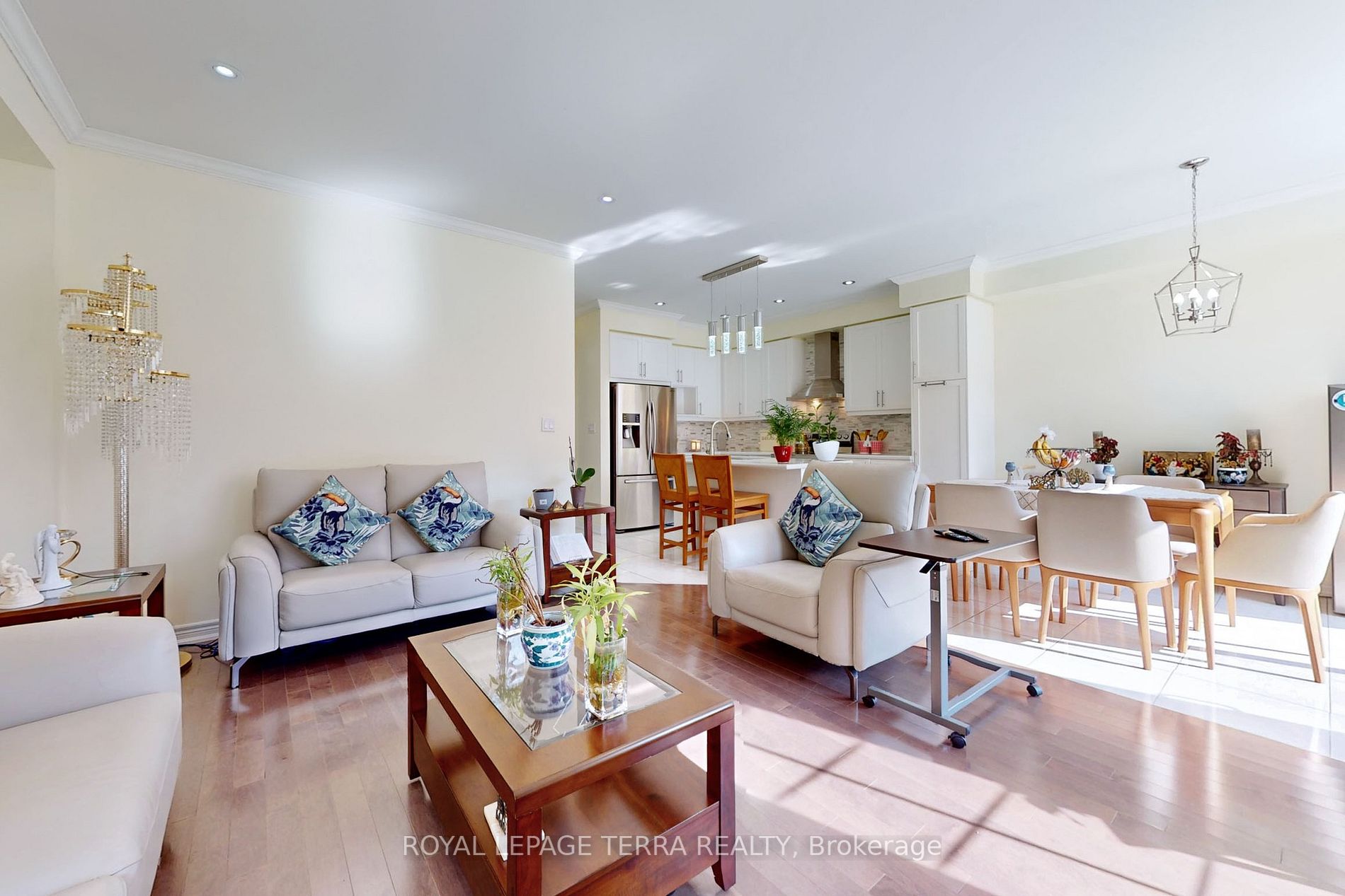 172 Pelee Ave