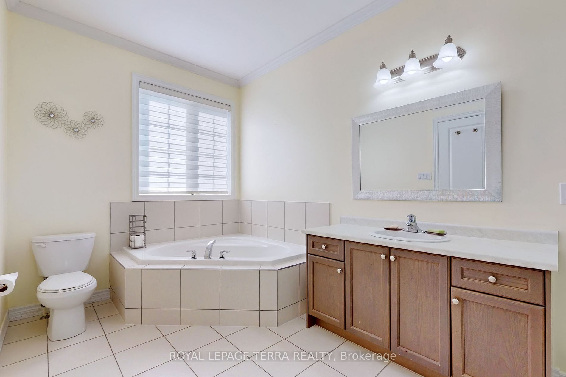 172 Pelee Ave