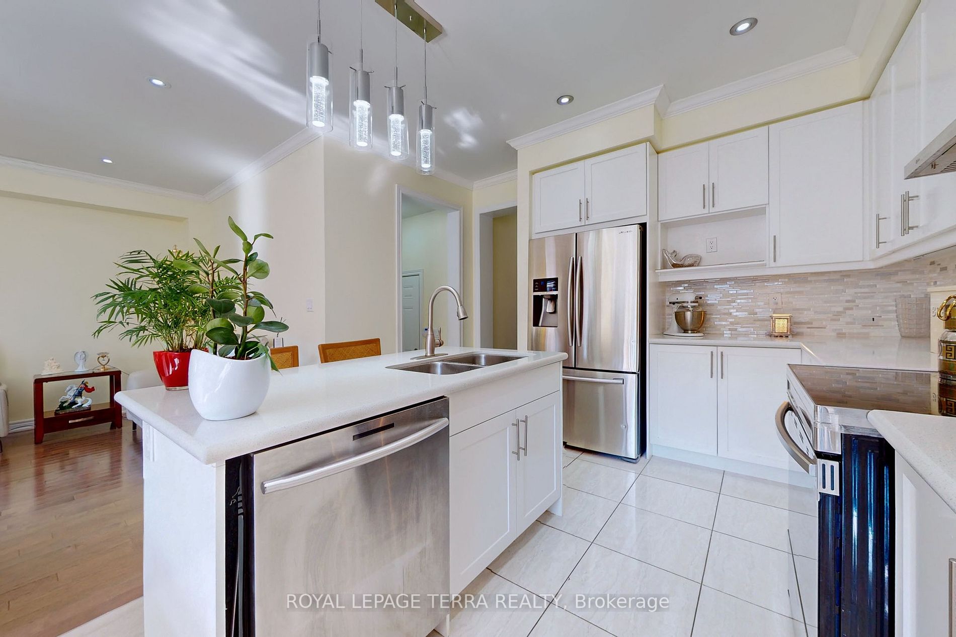 172 Pelee Ave