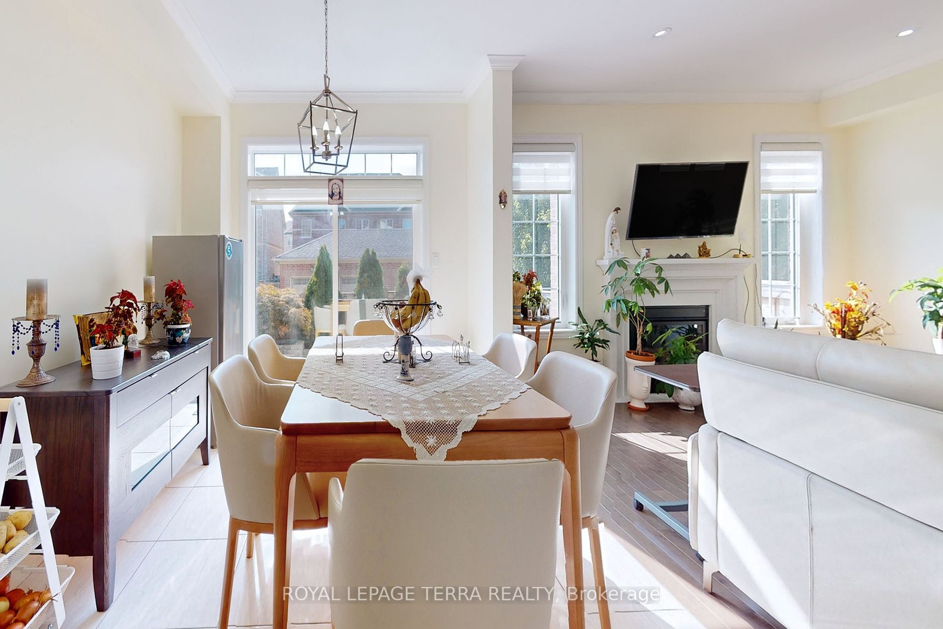 172 Pelee Ave