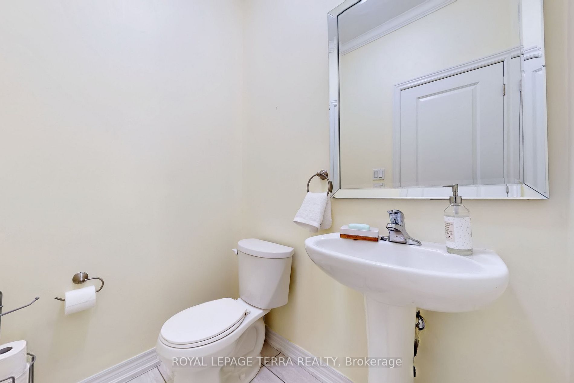 172 Pelee Ave
