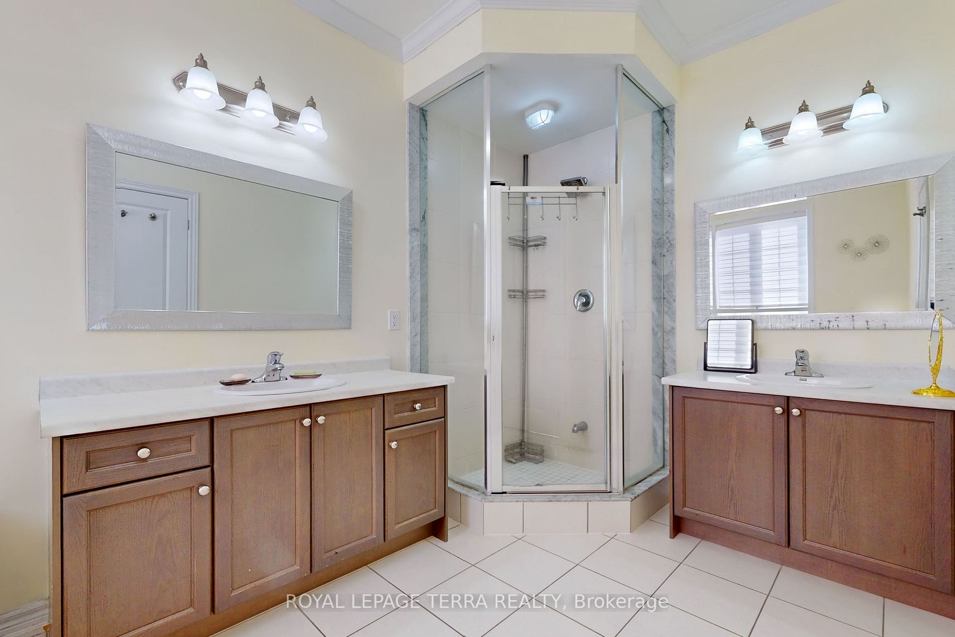 172 Pelee Ave
