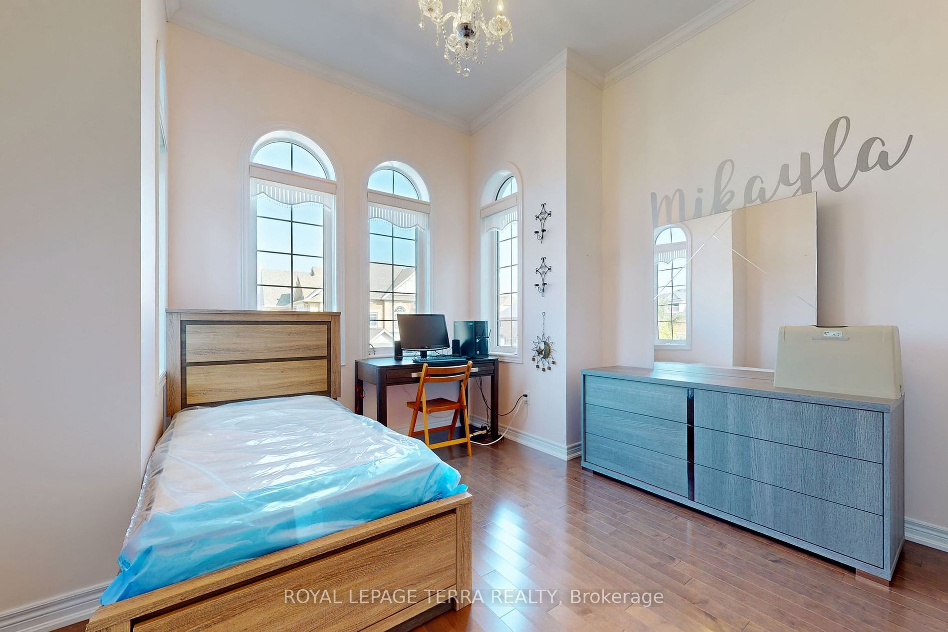 172 Pelee Ave