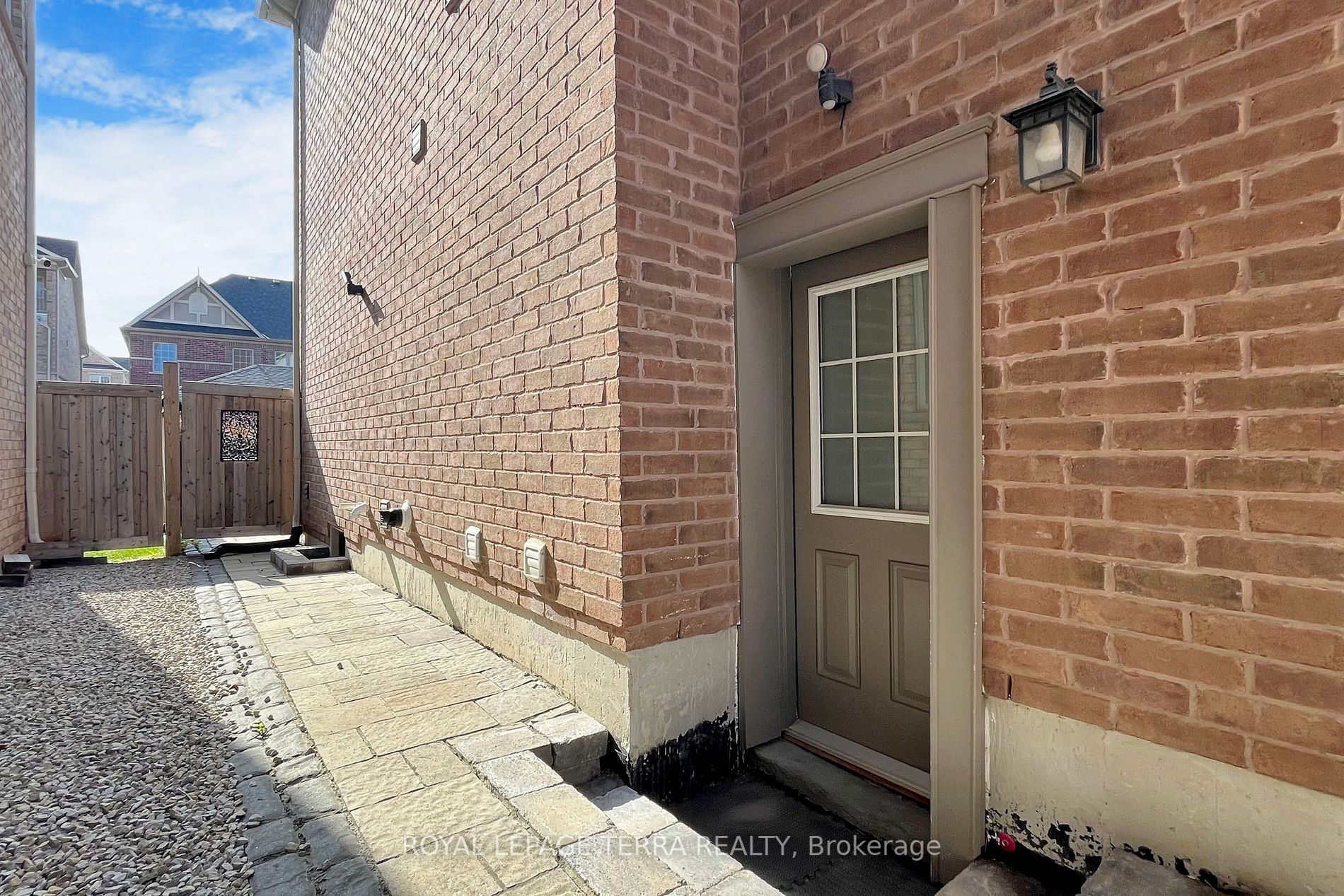 172 Pelee Ave