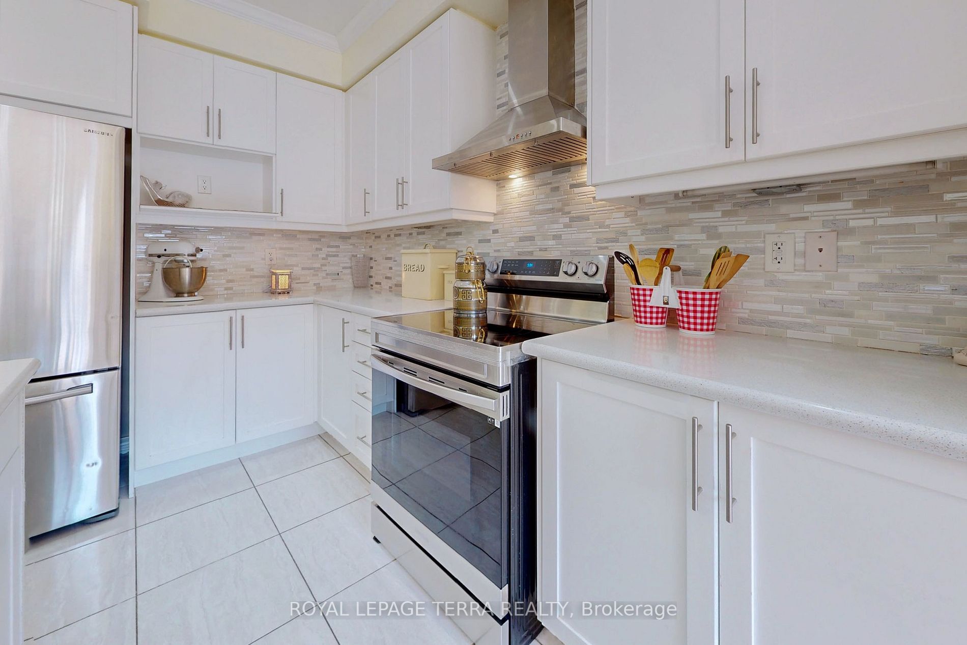 172 Pelee Ave