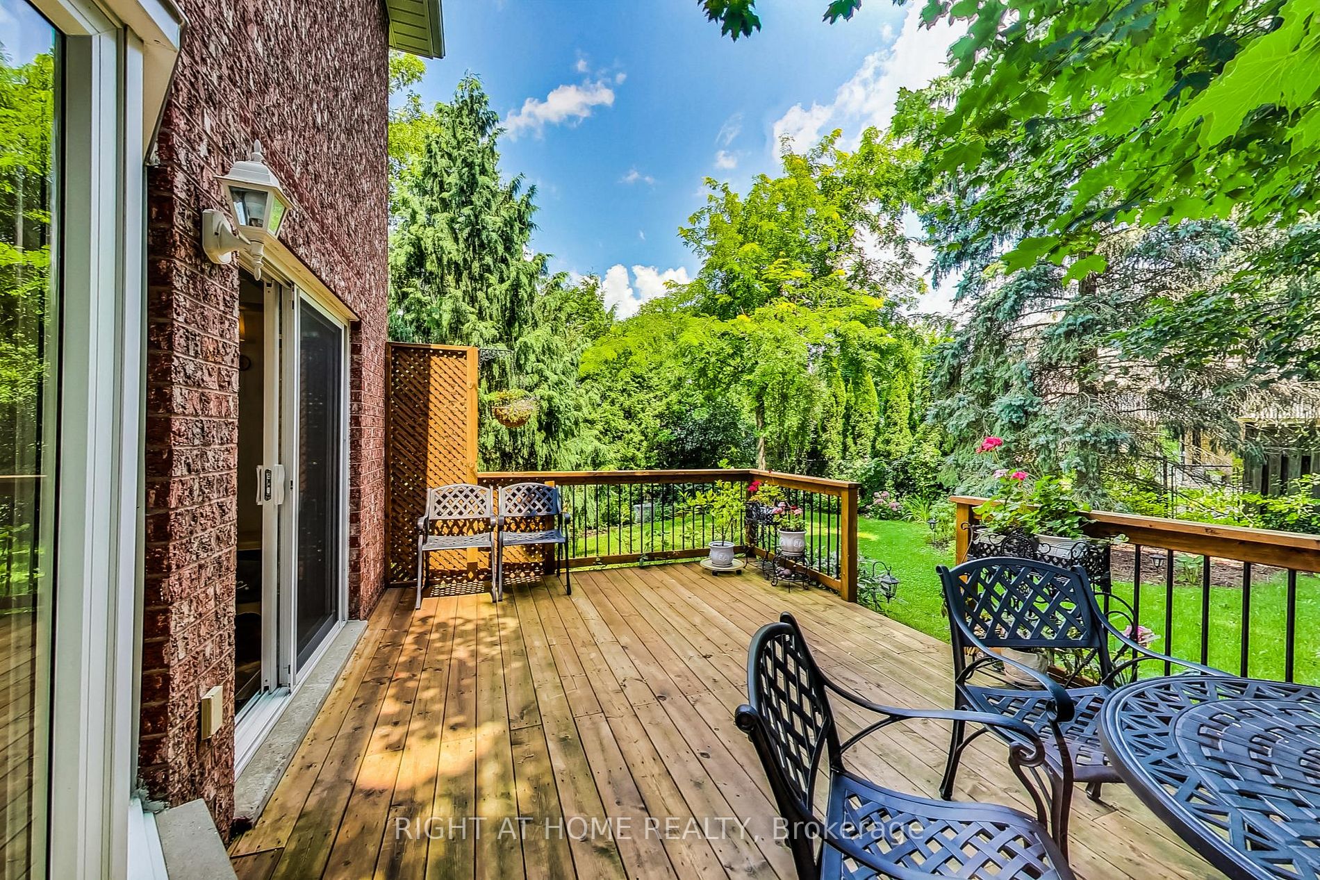 75 Sandfield Dr