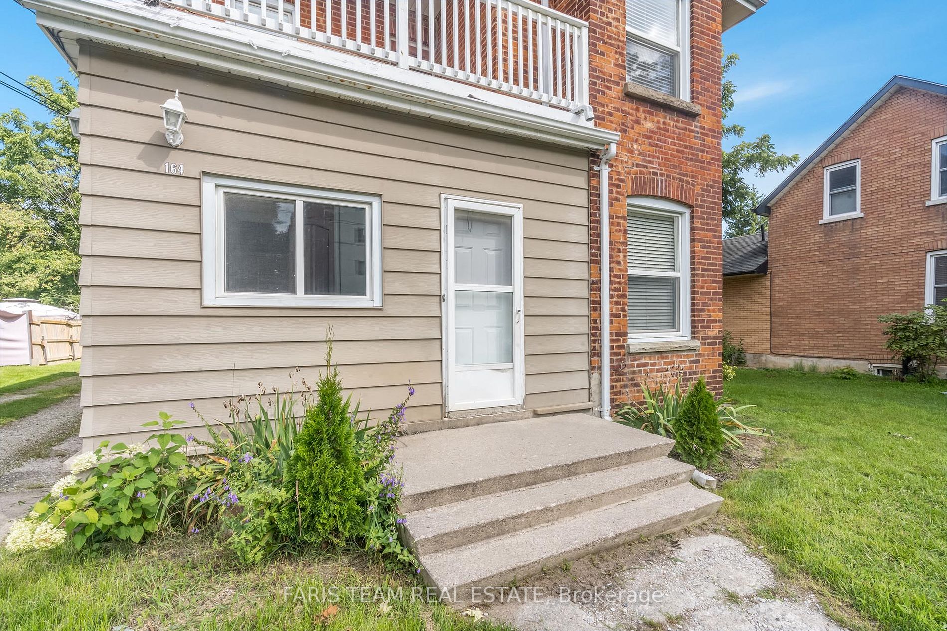 164 Wellington St E
