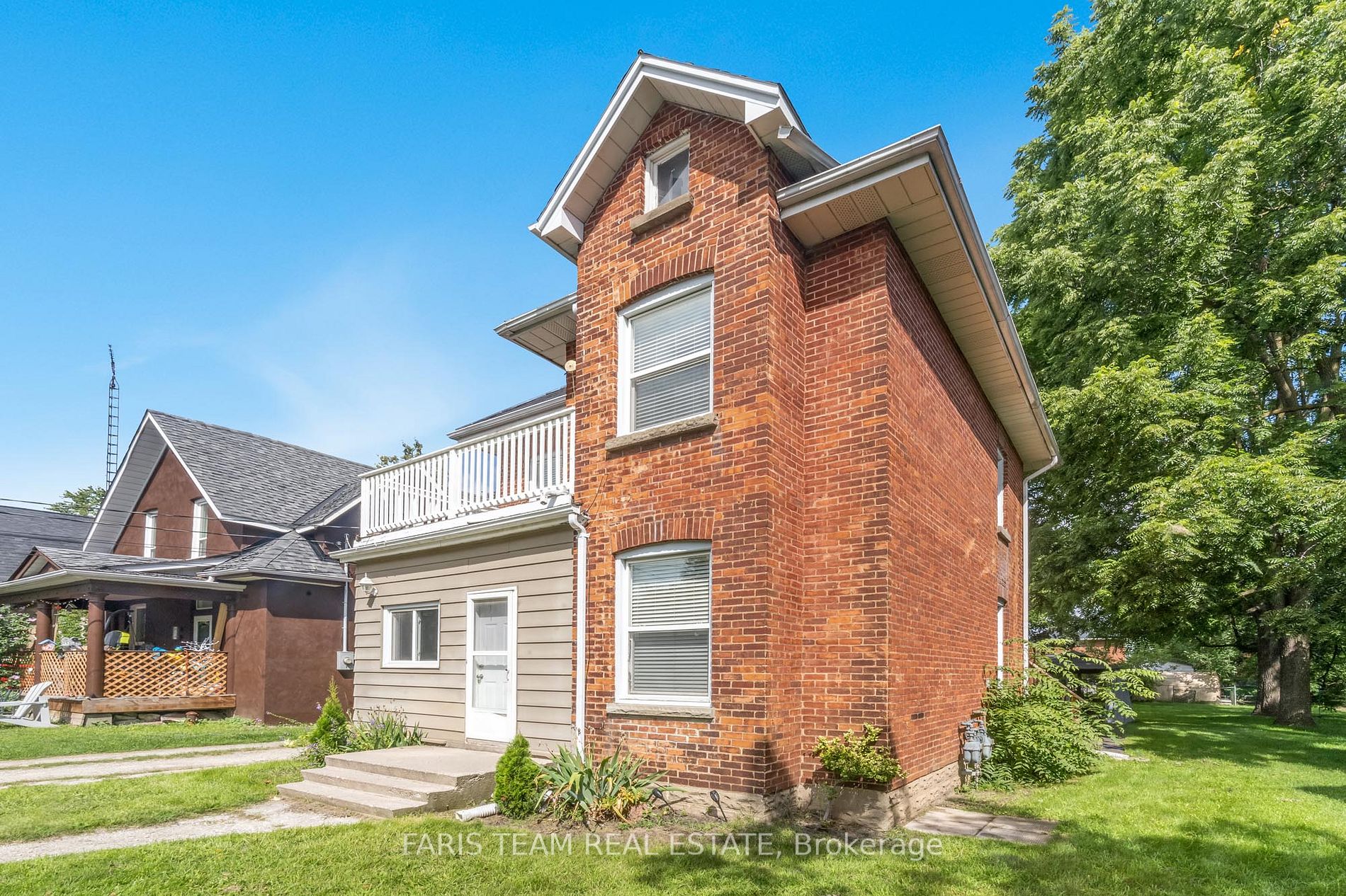 164 Wellington St E