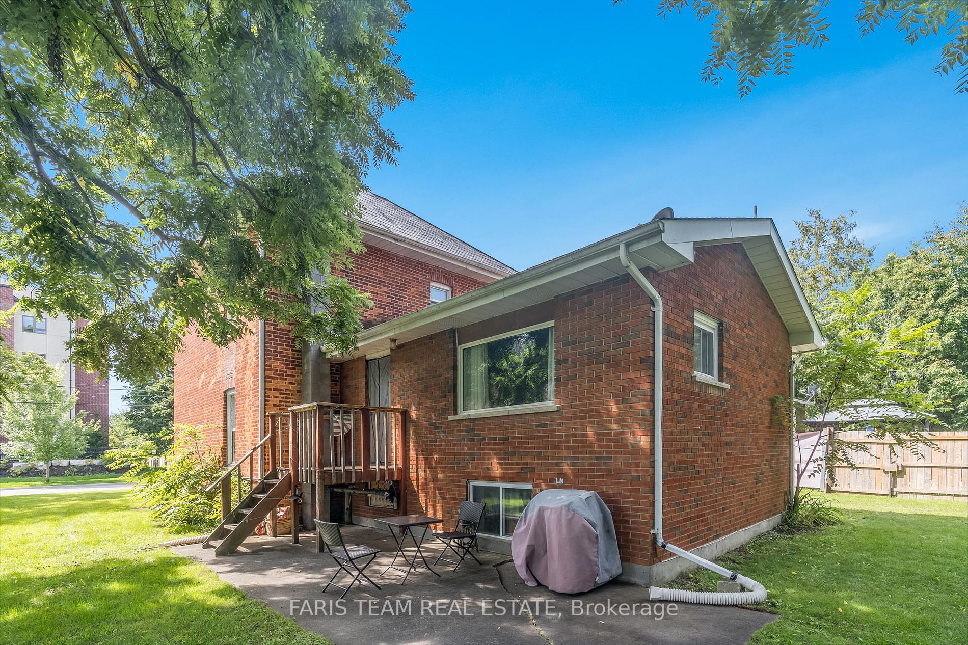 164 Wellington St E