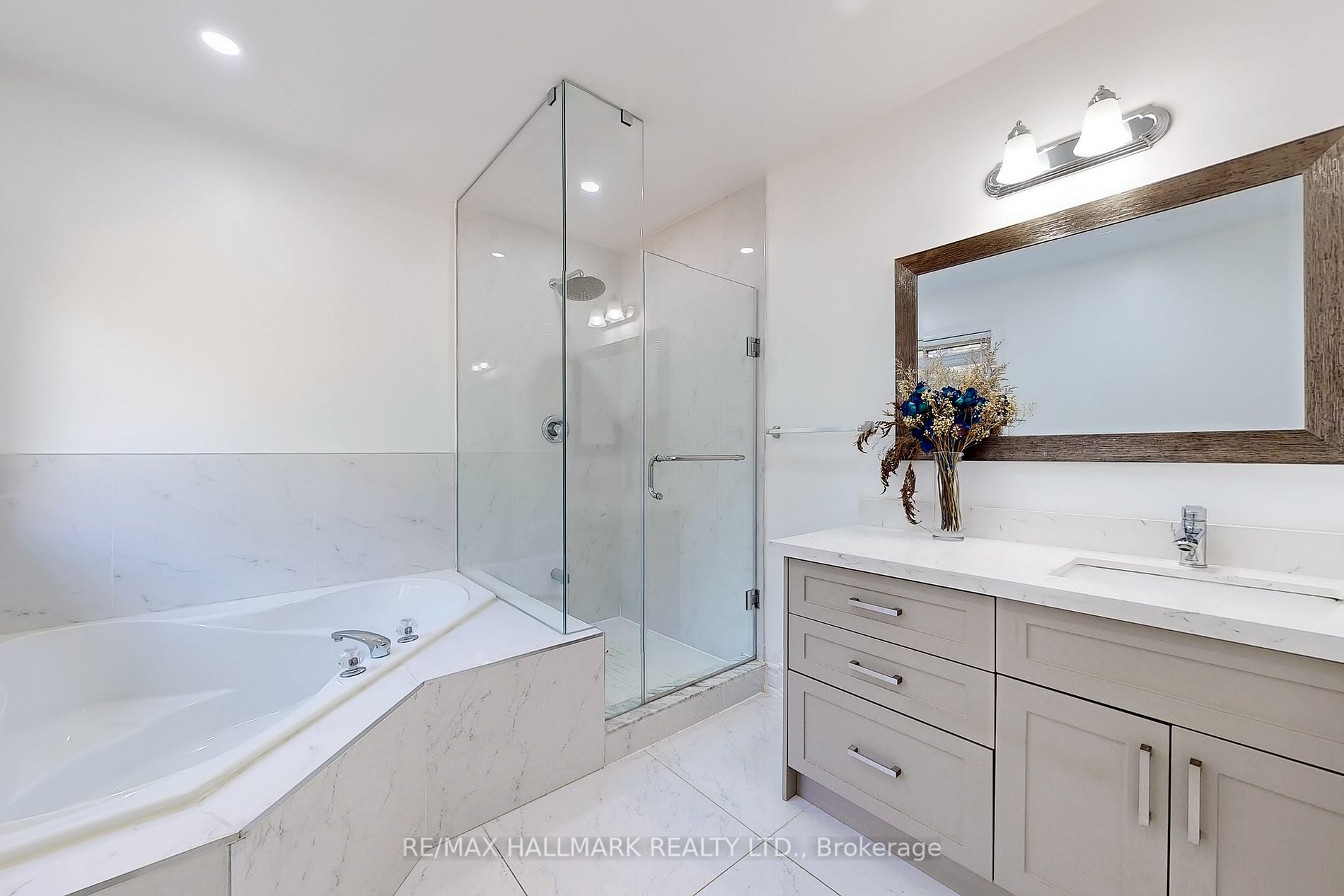 56 Loredana Crt