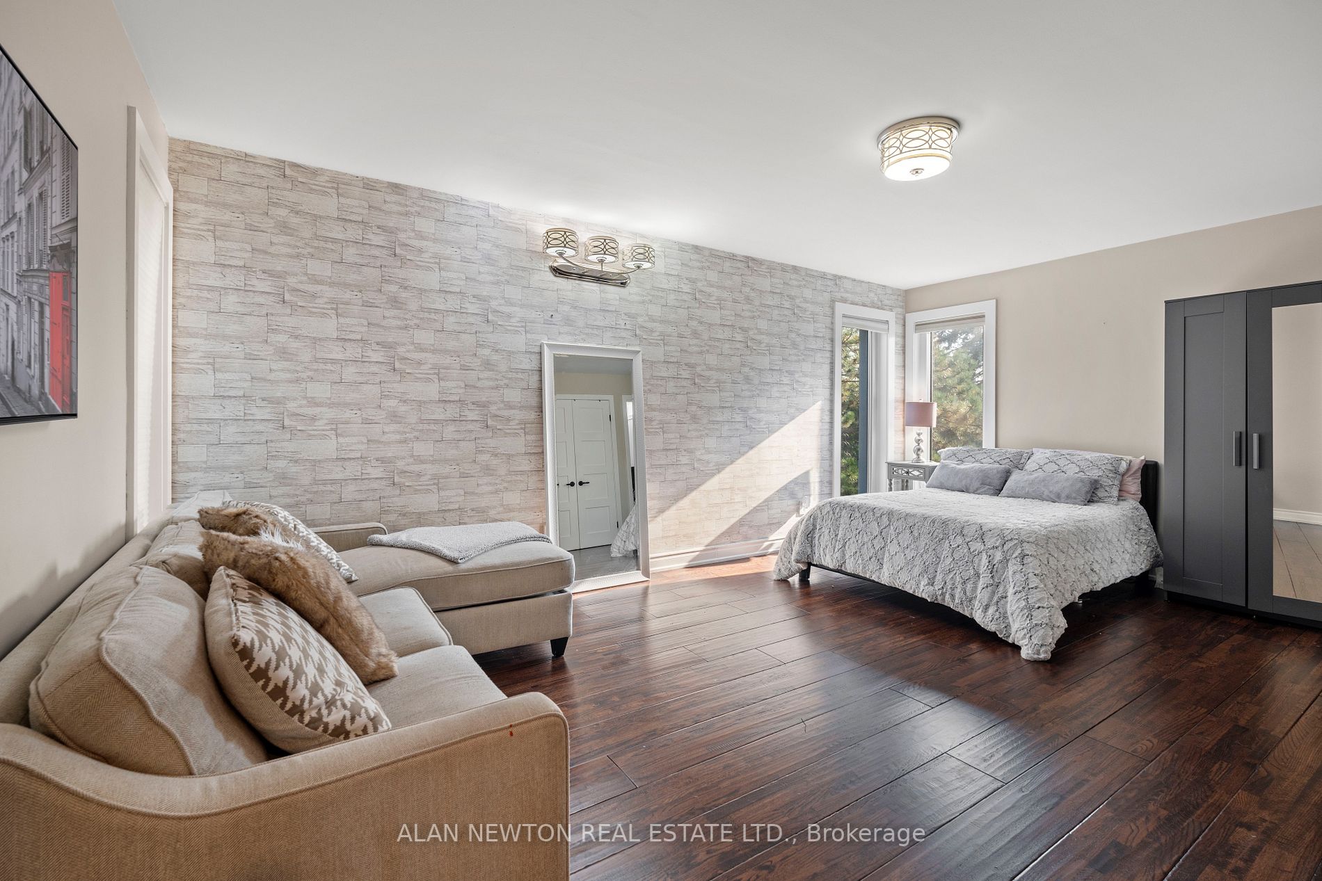 17 Moodie Dr