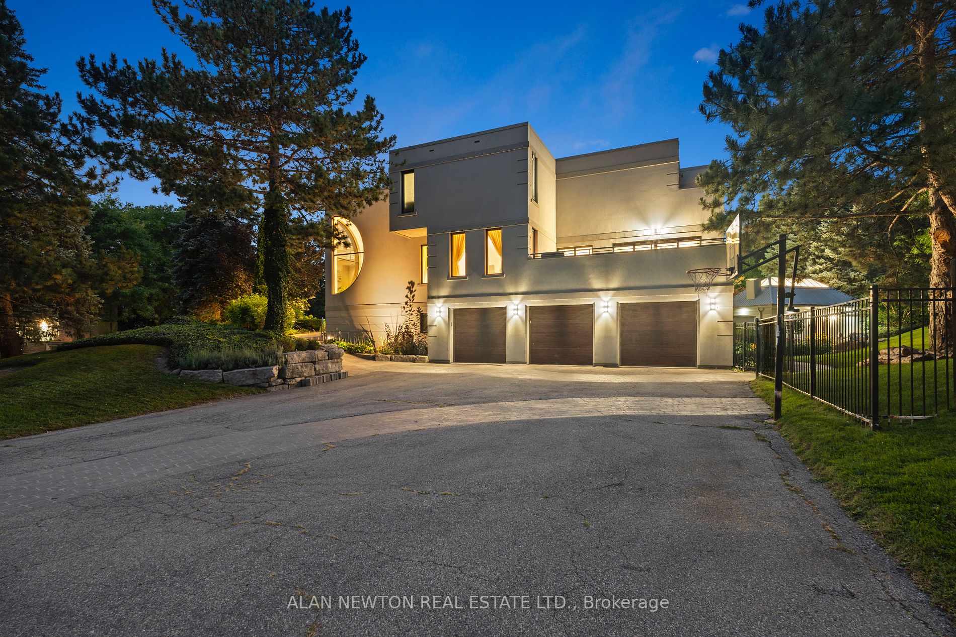 17 Moodie Dr