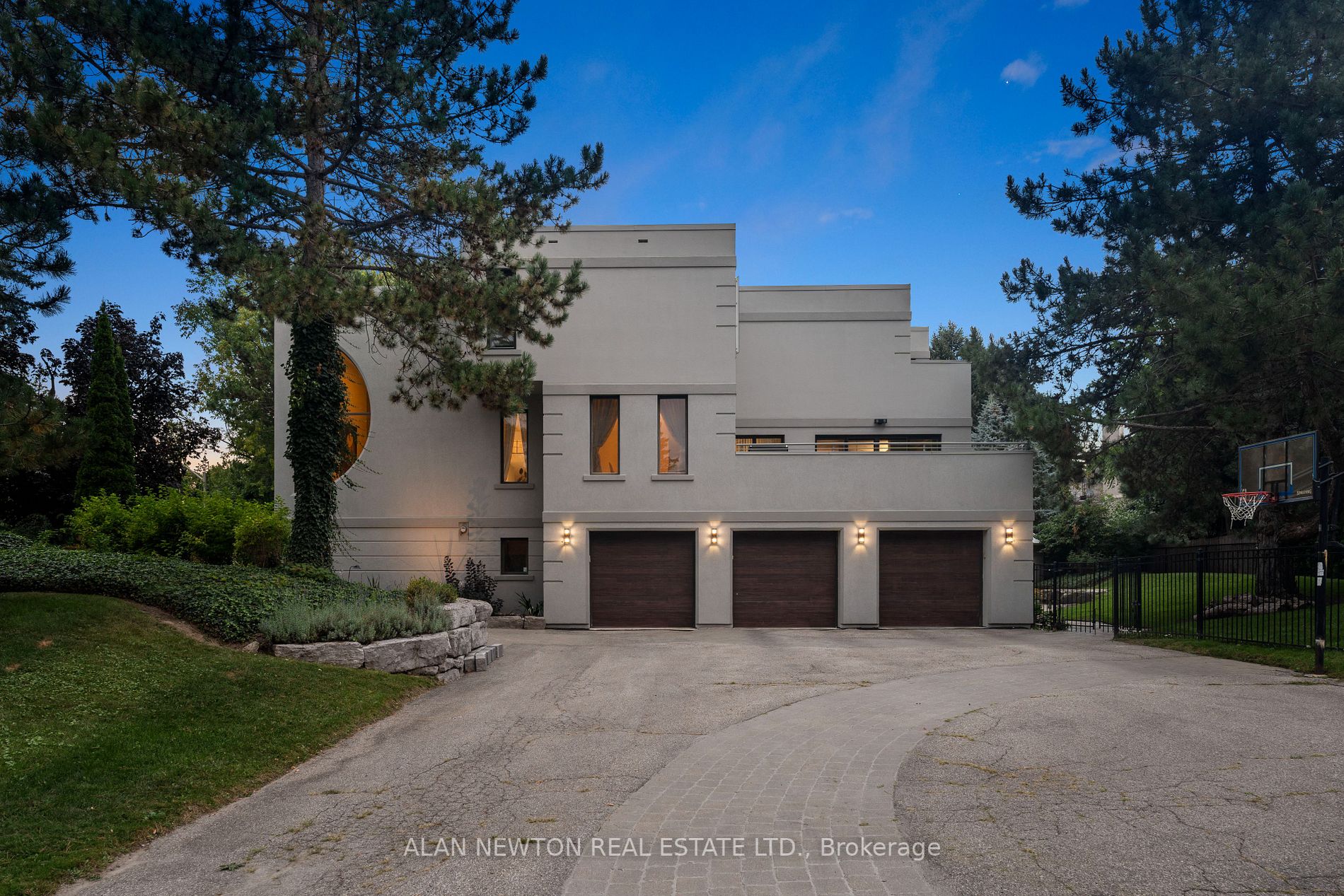17 Moodie Dr