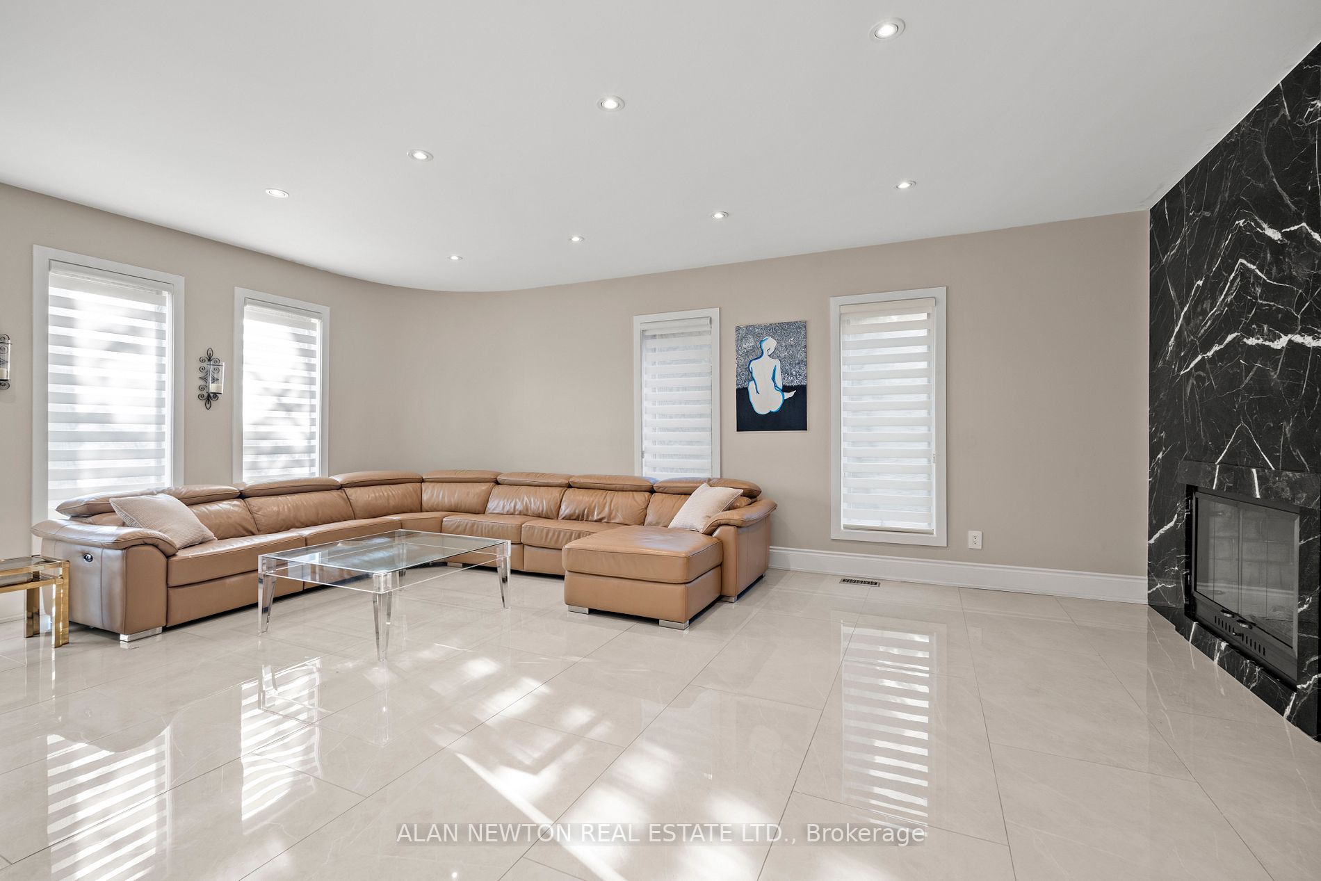 17 Moodie Dr