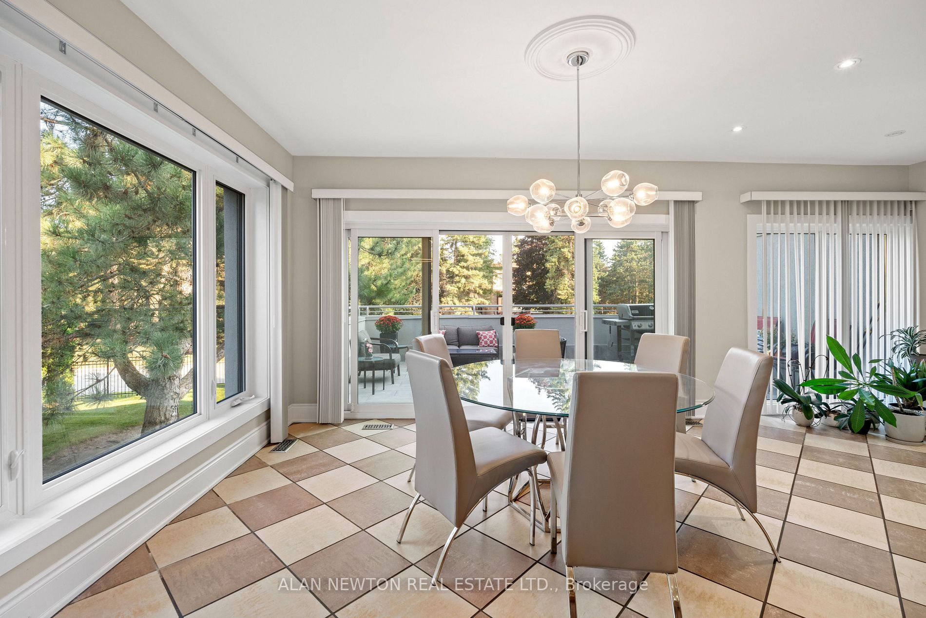17 Moodie Dr