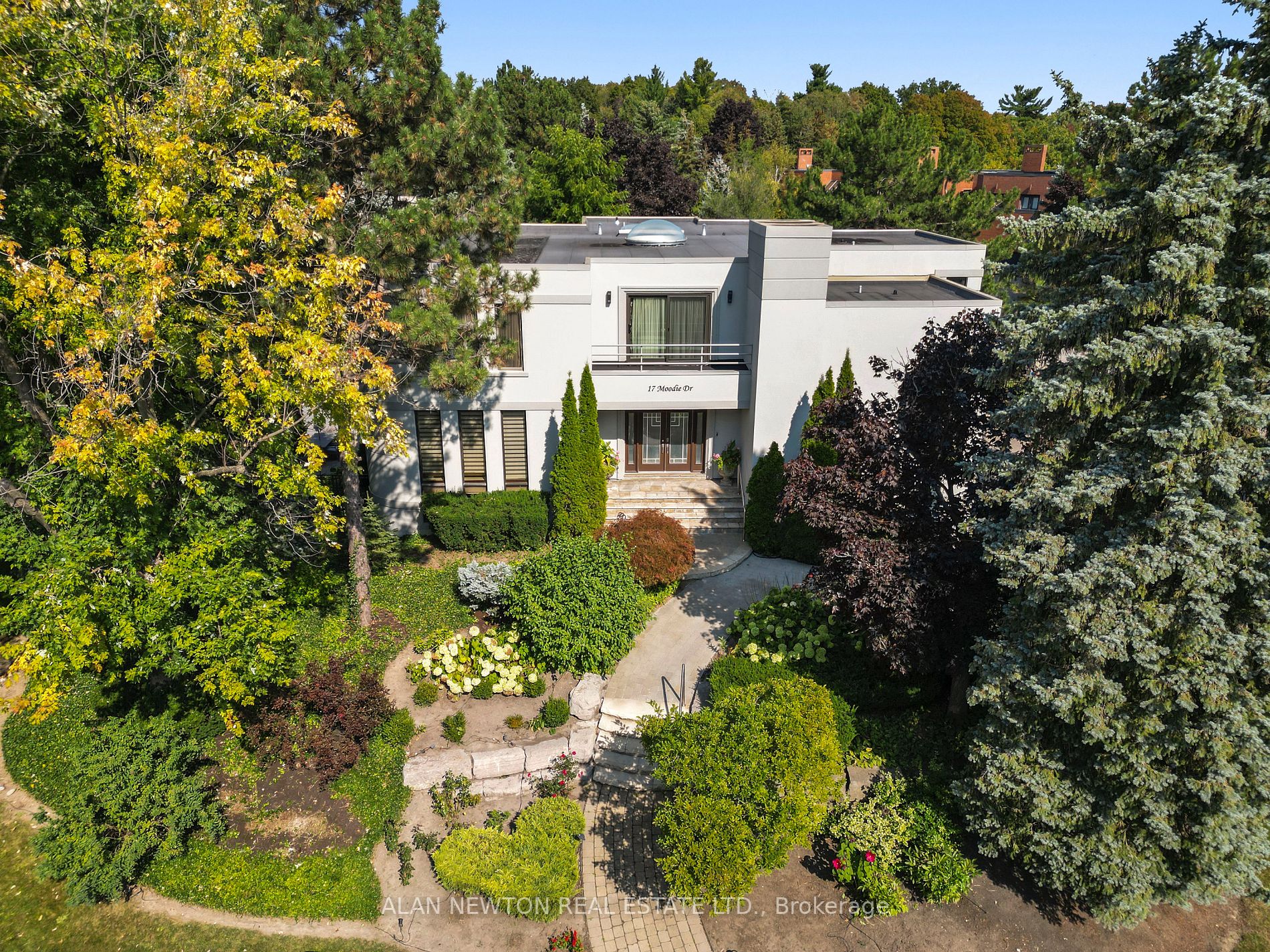 17 Moodie Dr