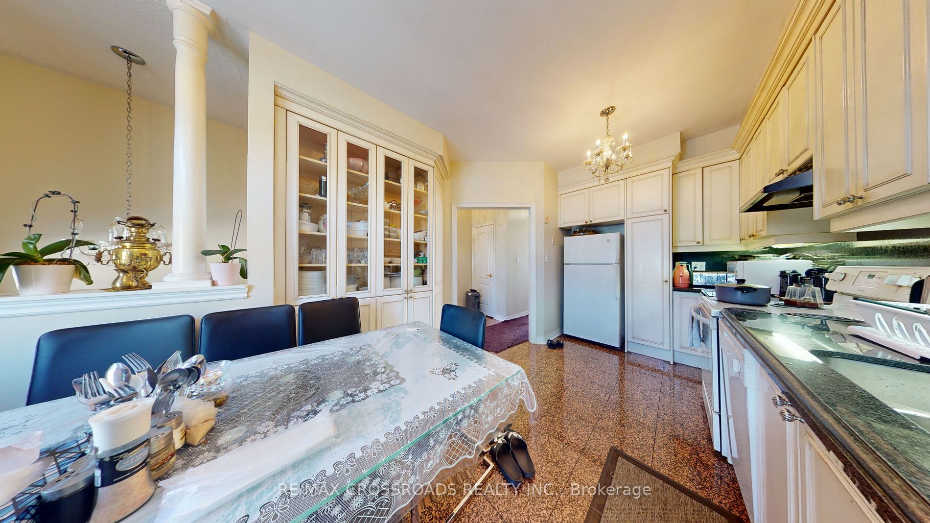 6 Leonard Street E, #12