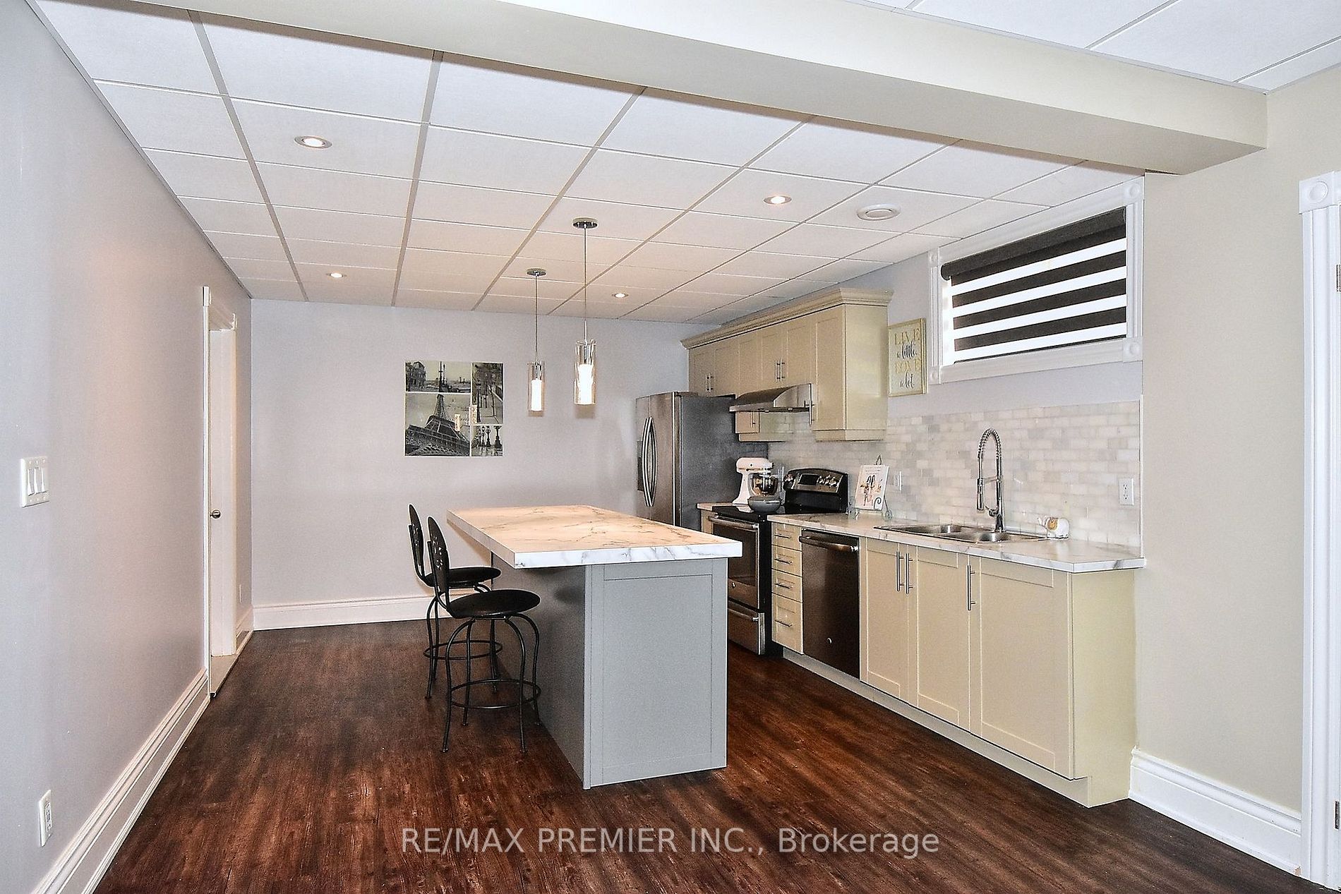 9661 Bathurst St