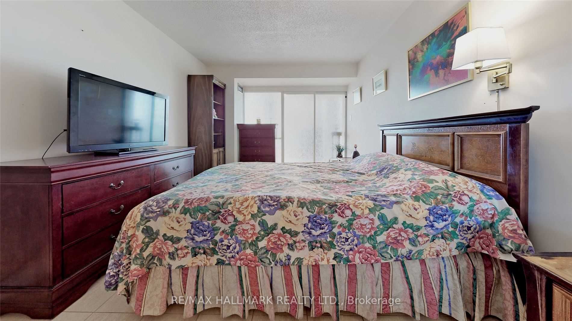 1 Clark Ave W, #1604