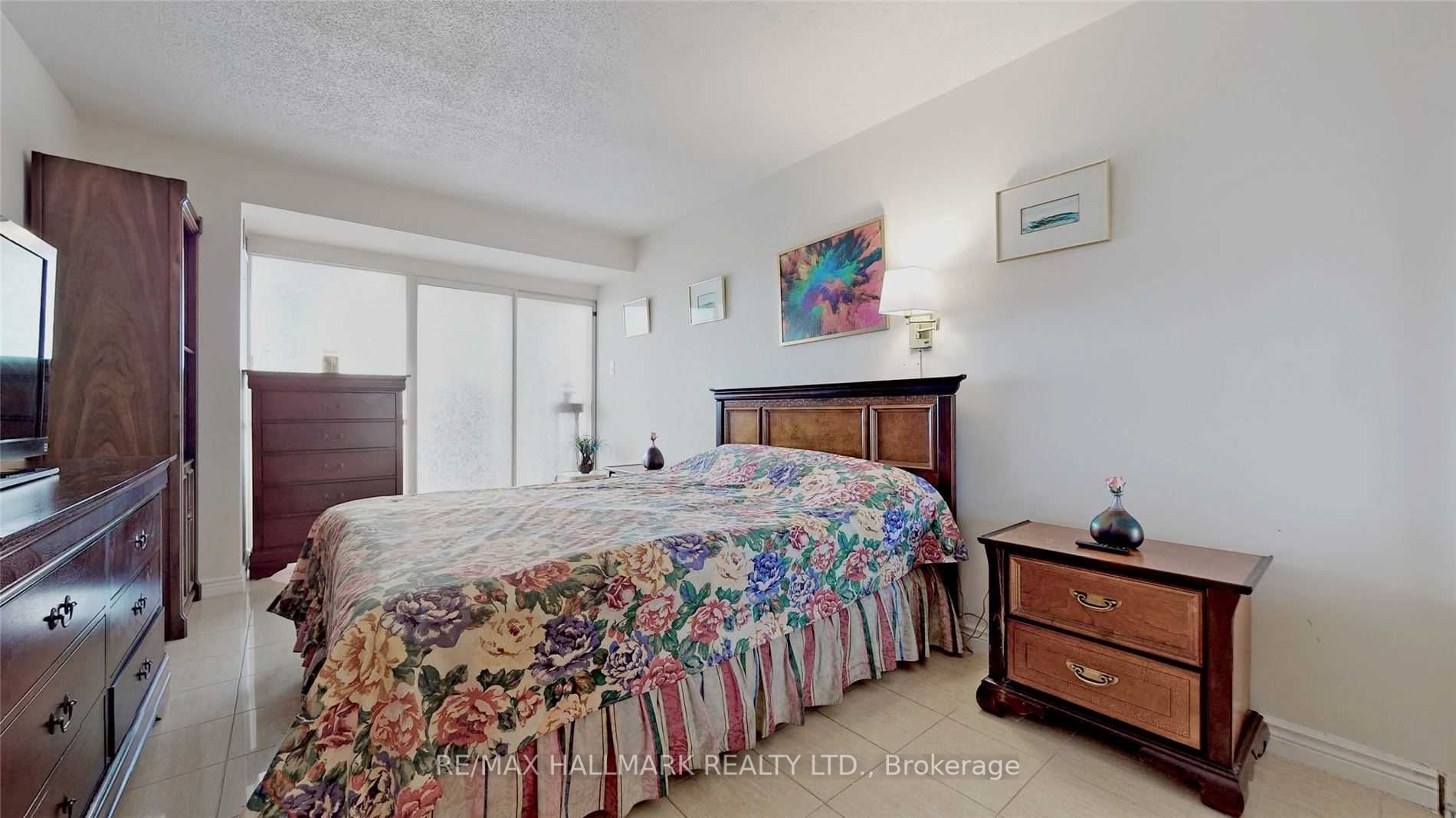 1 Clark Ave W, #1604