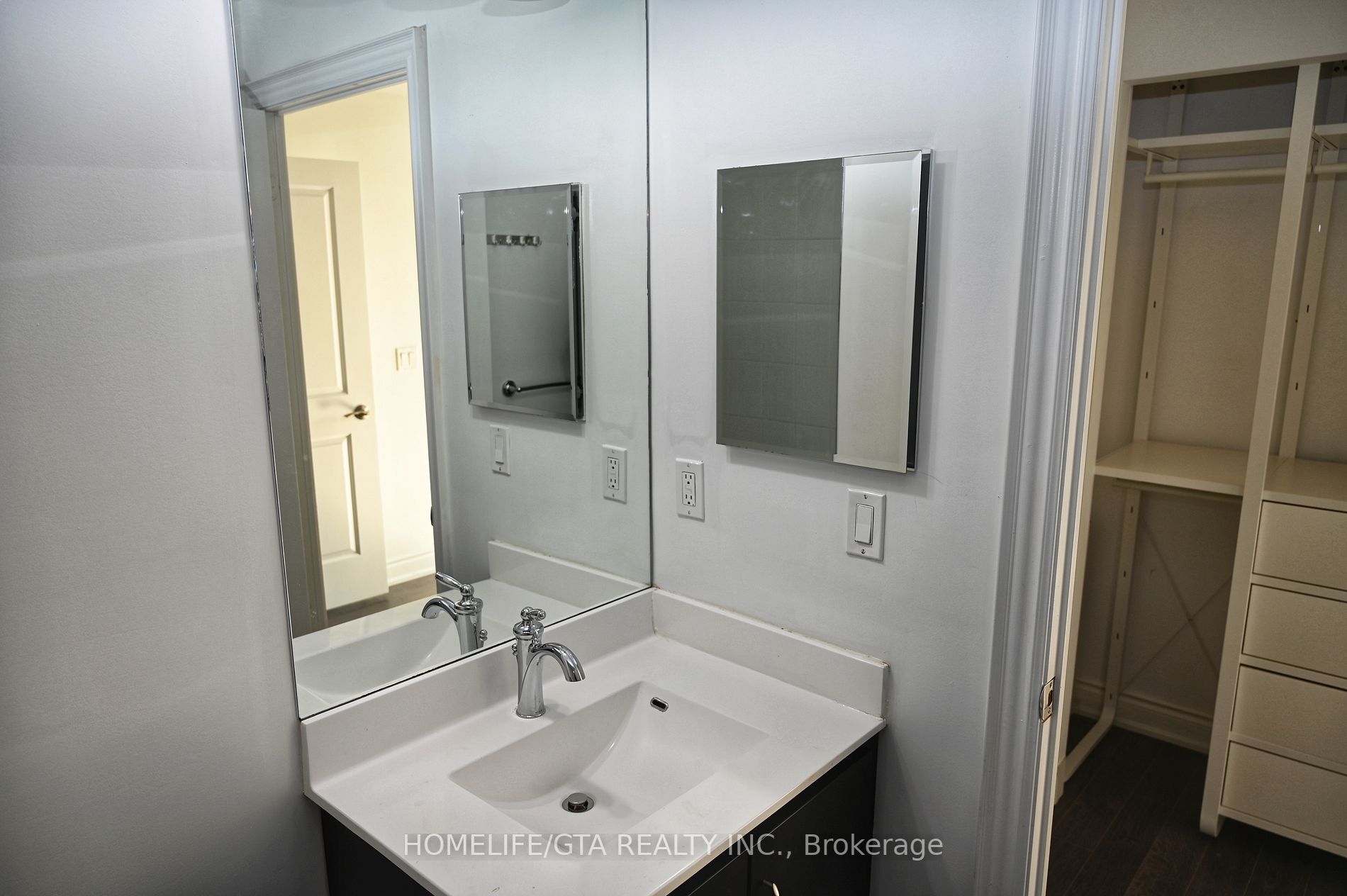 99 South Town Centre Blvd, #811
