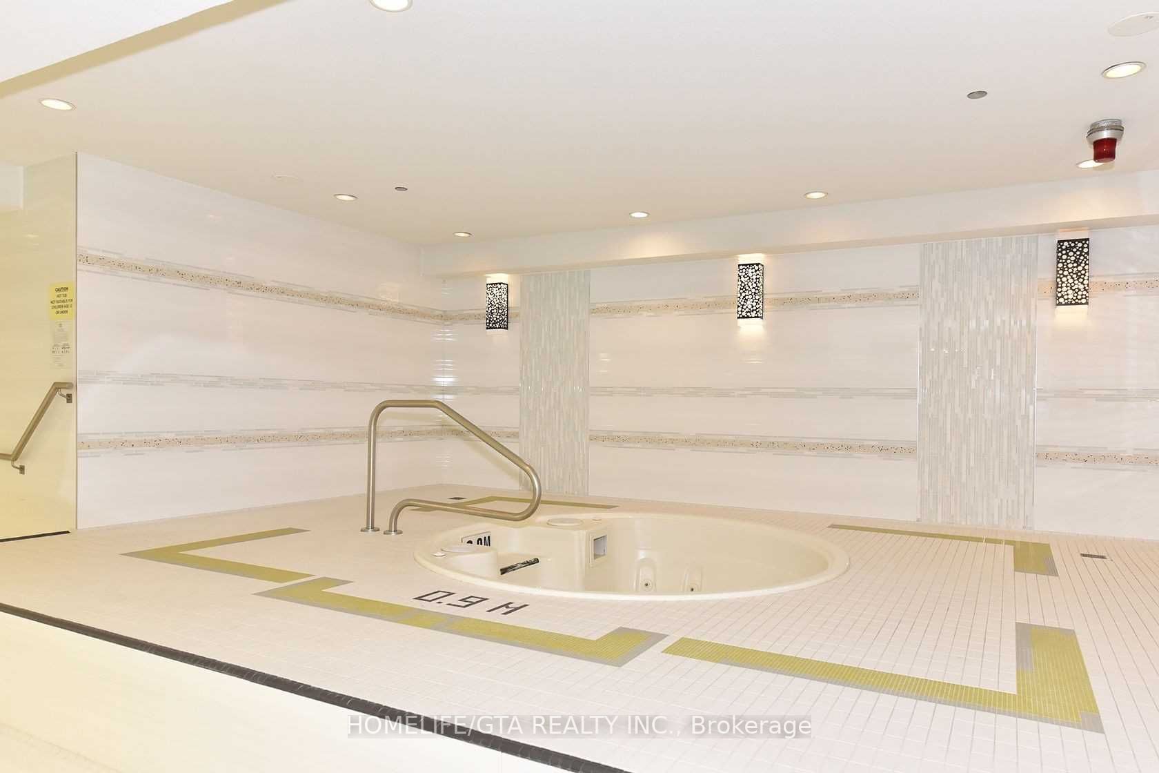 99 South Town Centre Blvd, #811