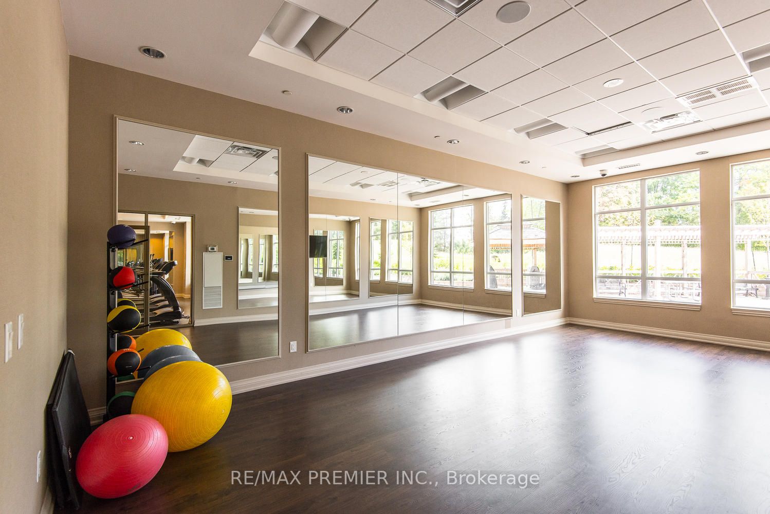 9225 Jane Street, #1614