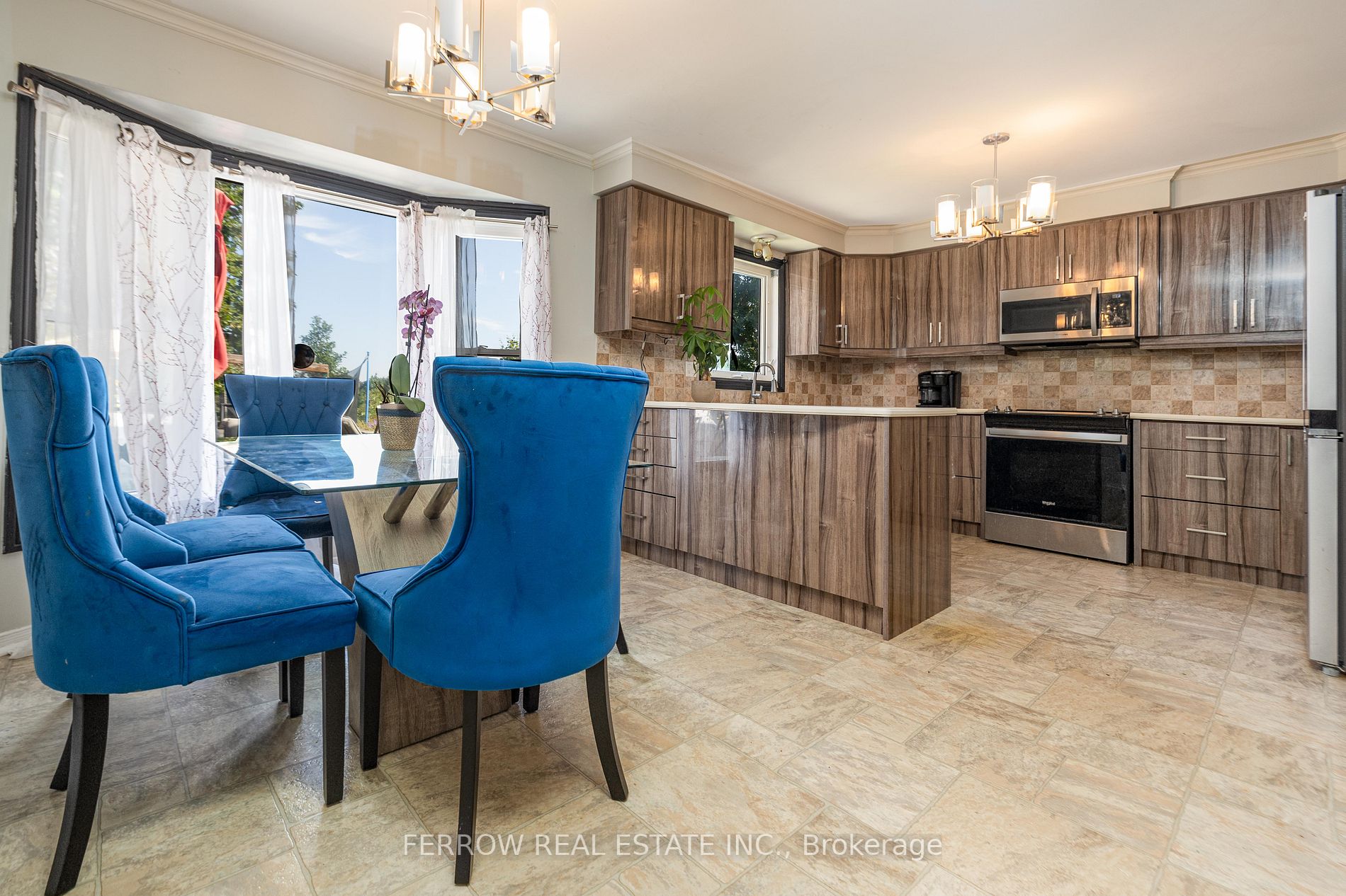 271 Crossland Gate