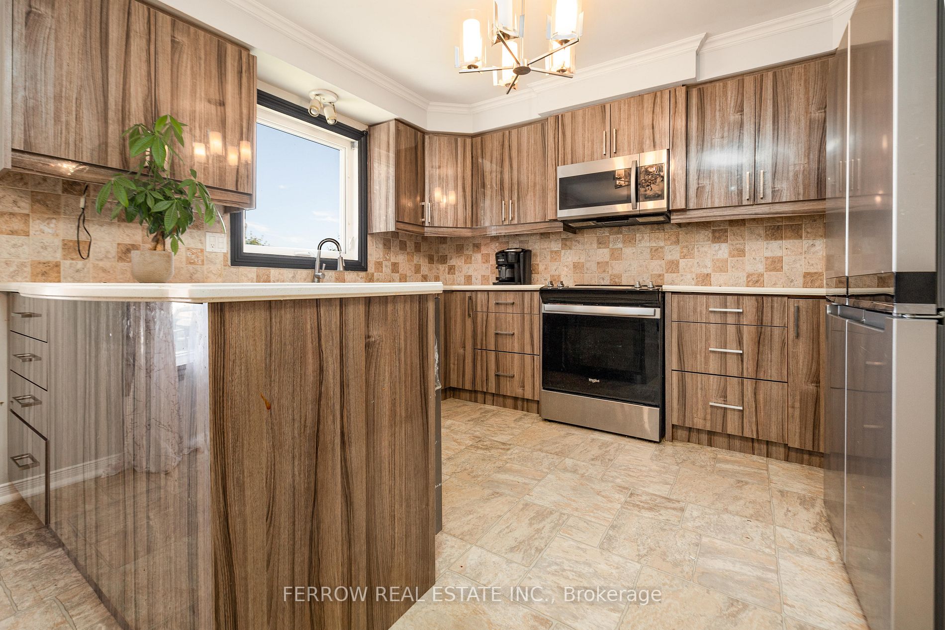 271 Crossland Gate