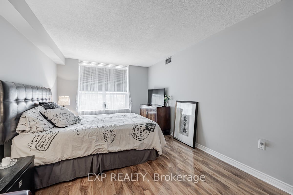 2200 John St, #406