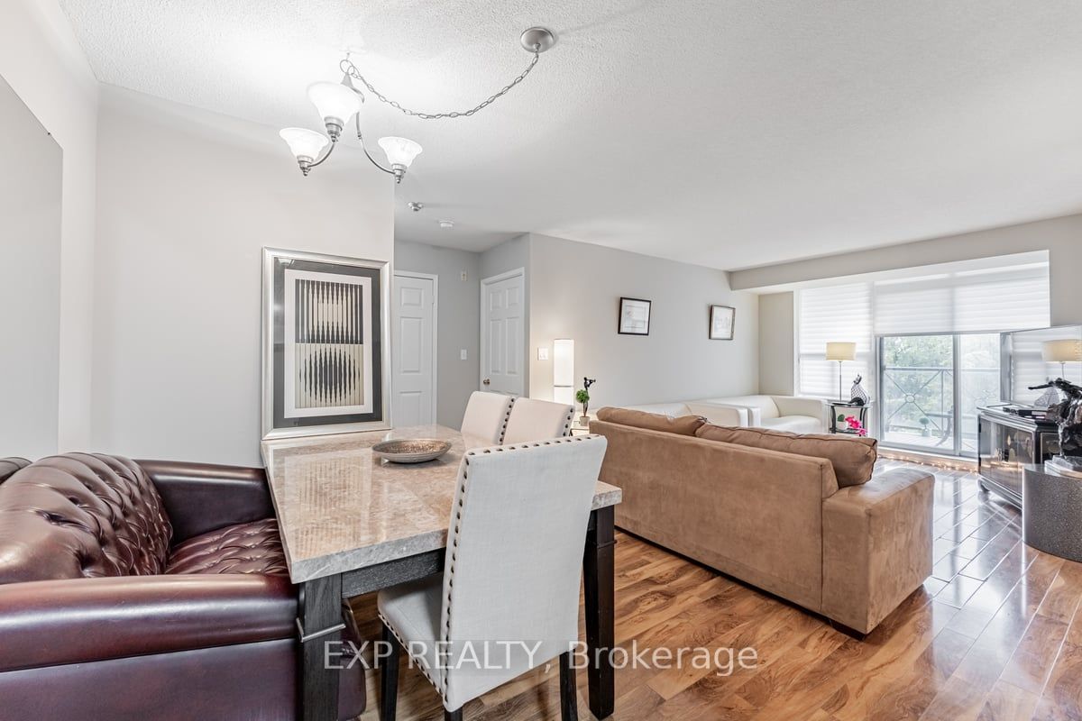 2200 John St, #406