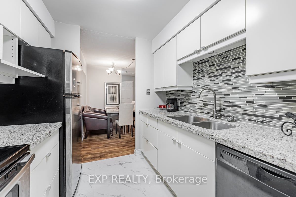 2200 John St, #406