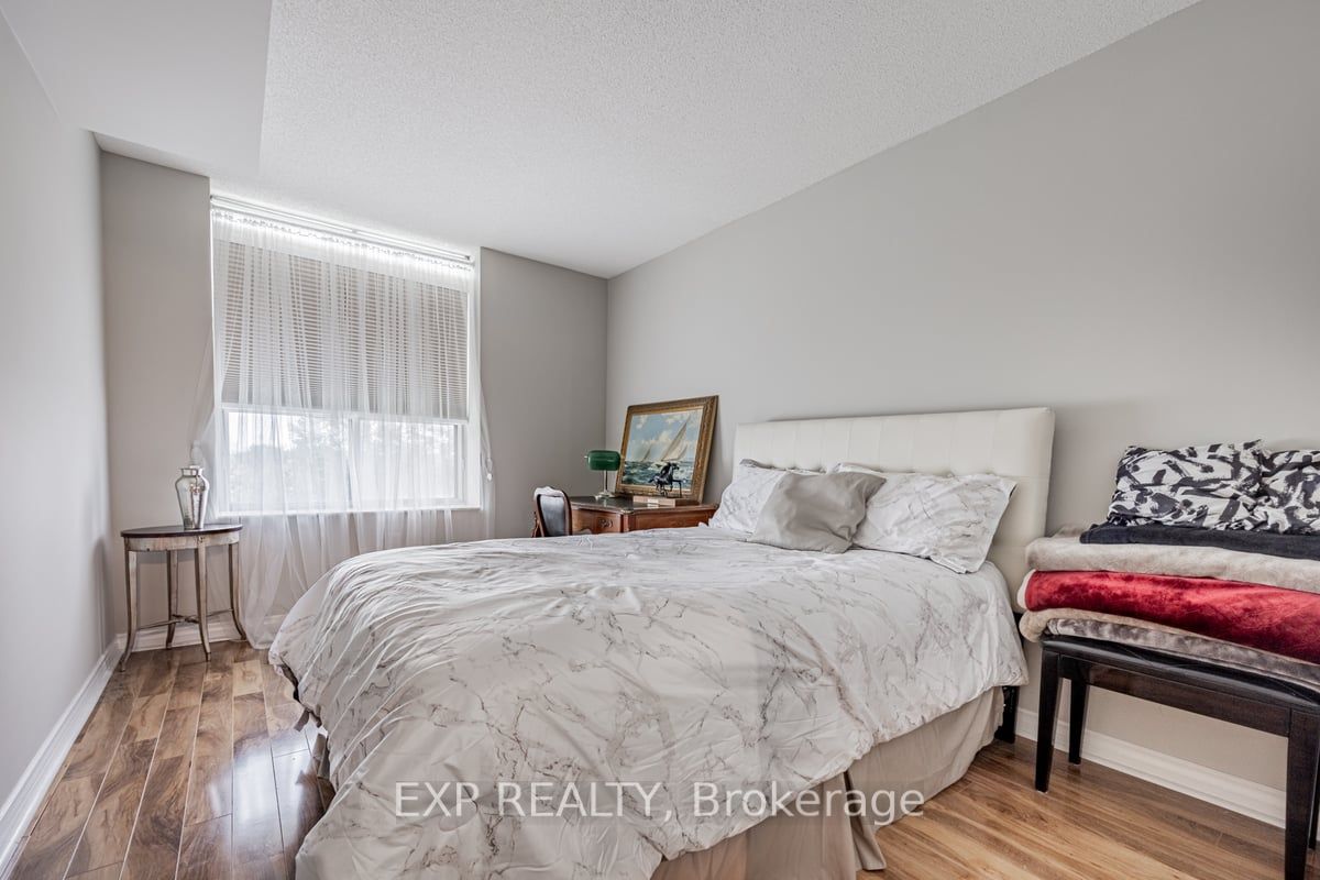 2200 John St, #406