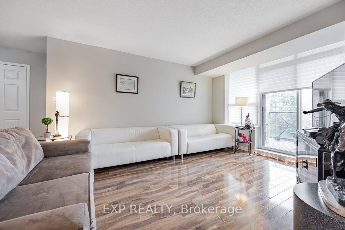 2200 John St, #406