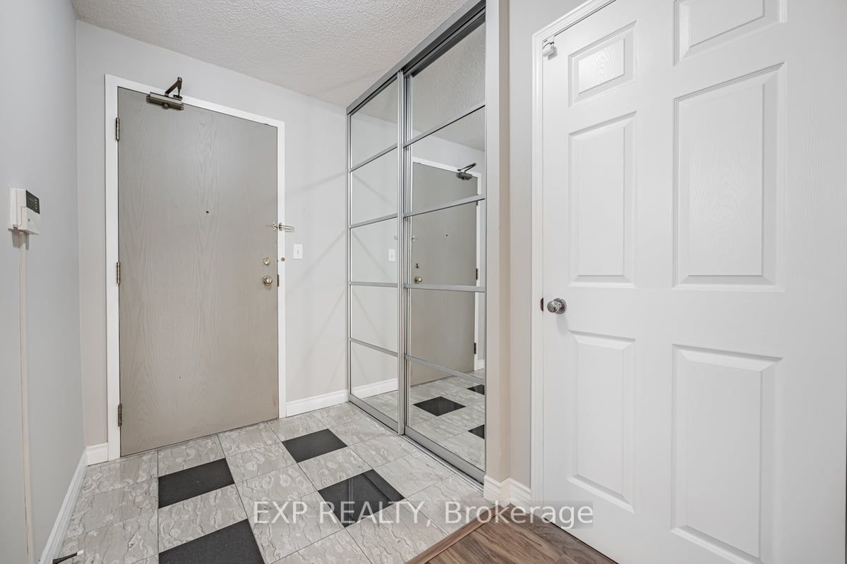 2200 John St, #406