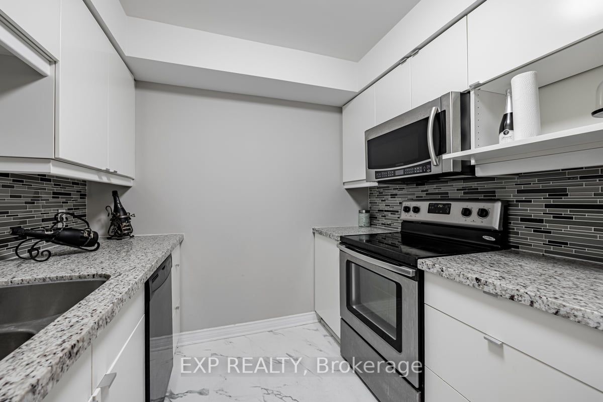 2200 John St, #406
