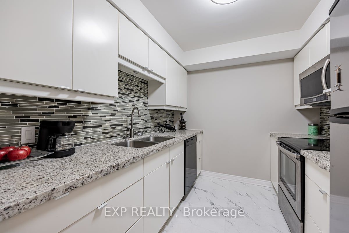 2200 John St, #406