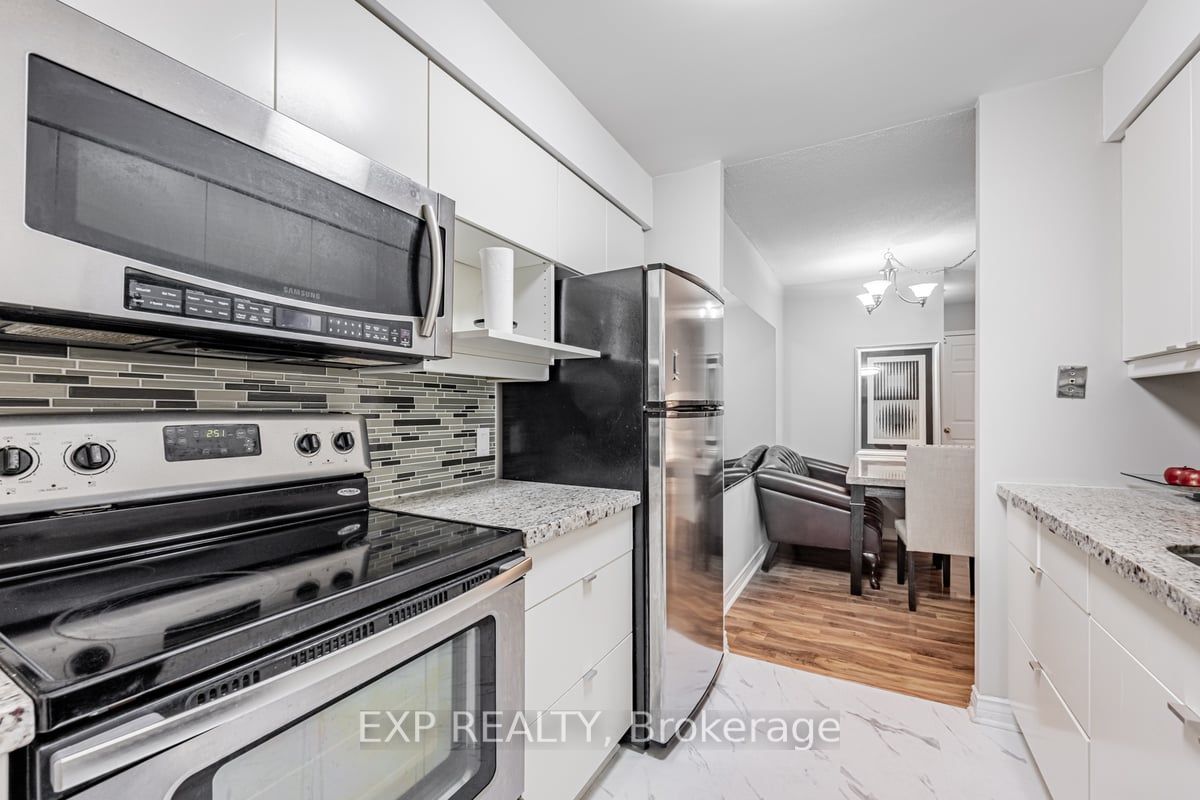 2200 John St, #406