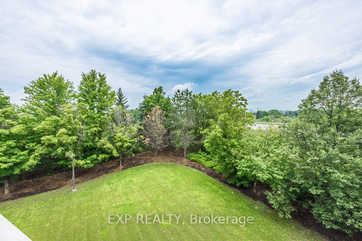 2200 John St, #406