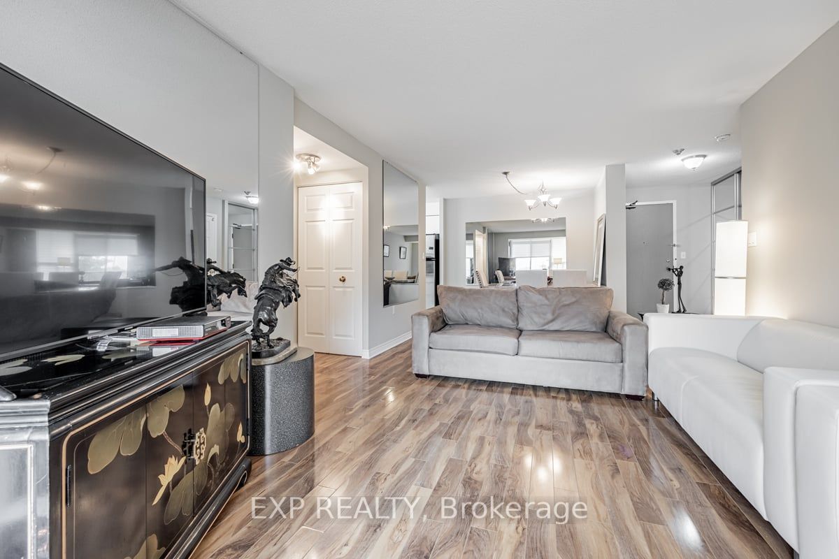 2200 John St, #406
