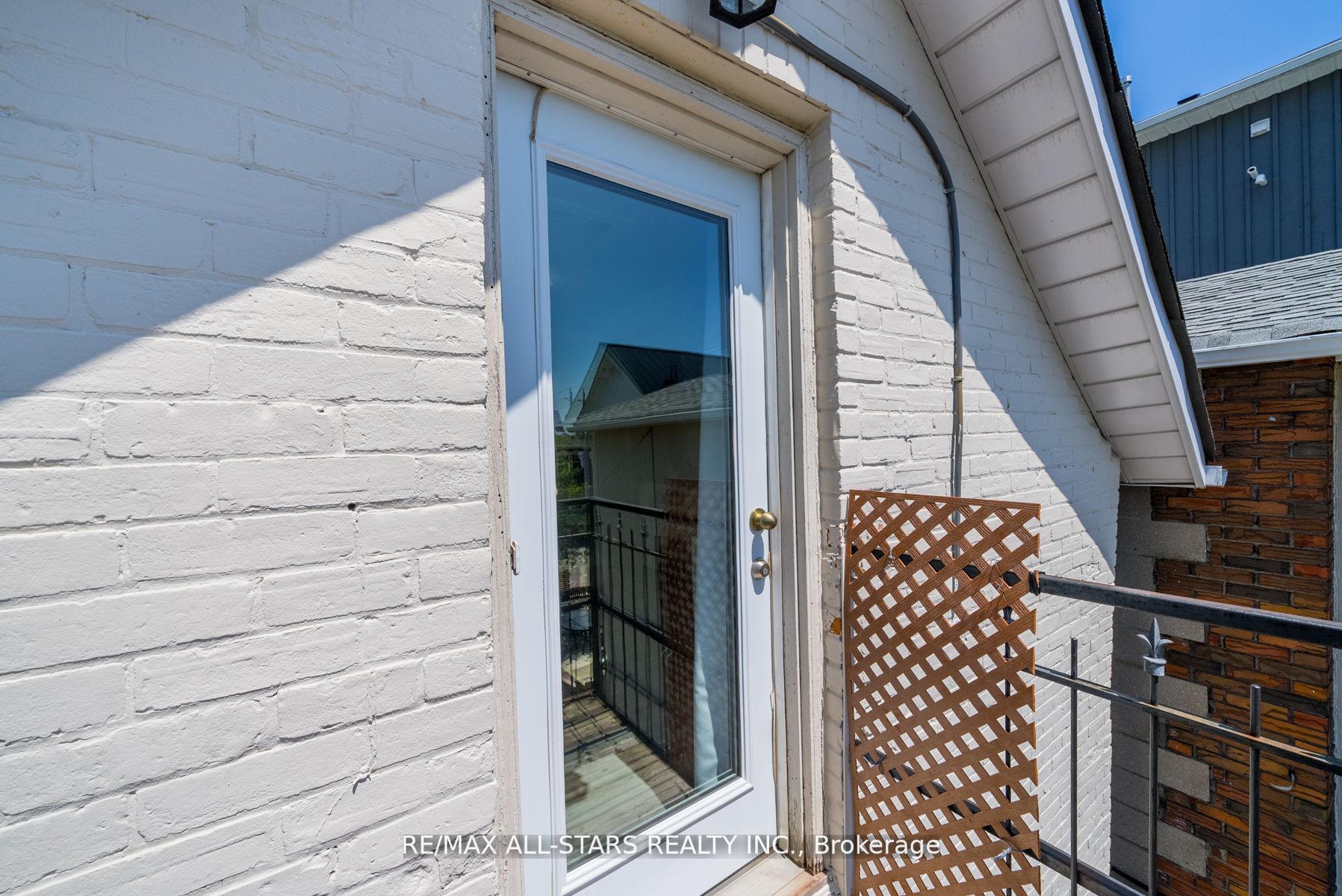 6395 Main St