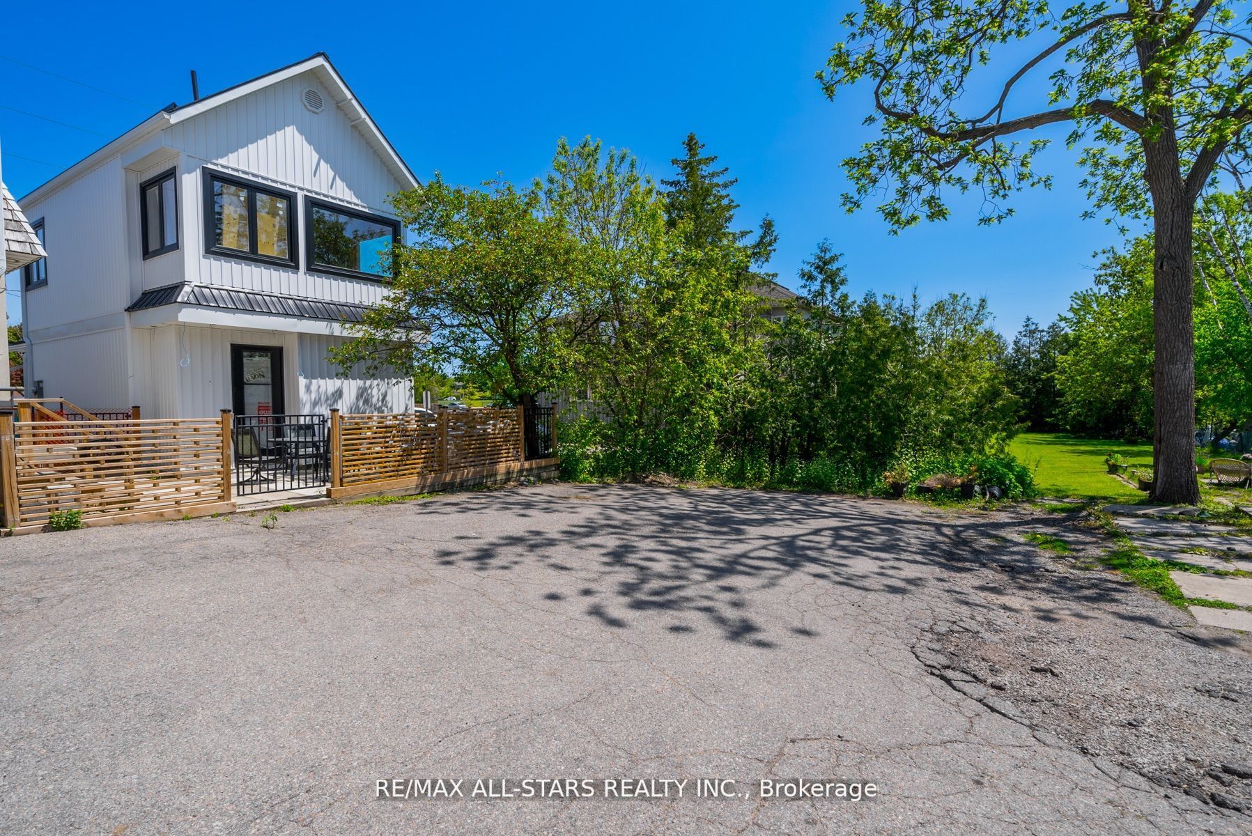 6395 Main St
