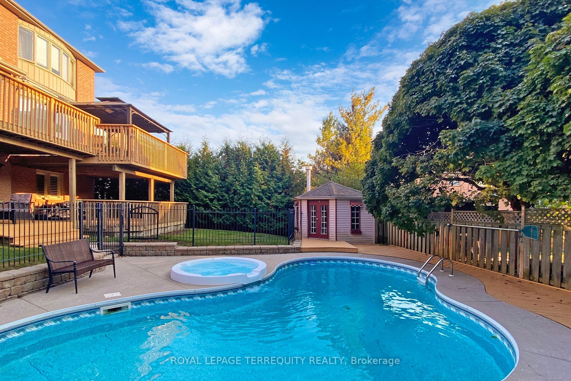 947 Northern Prospect Cres