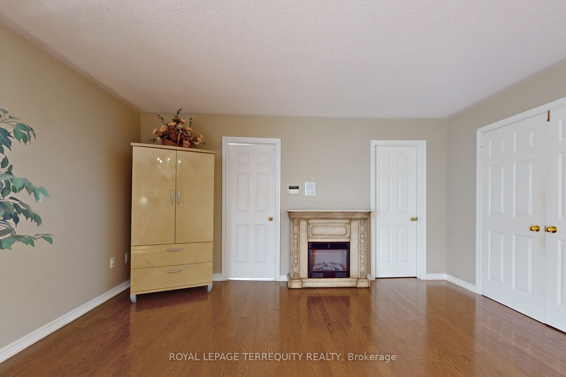 947 Northern Prospect Cres