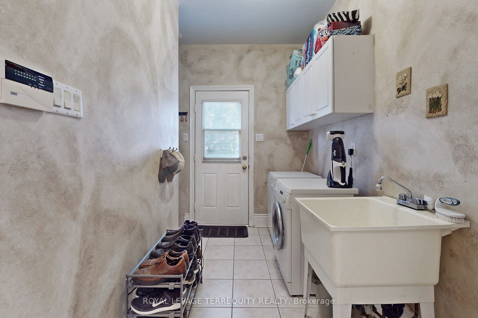 947 Northern Prospect Cres