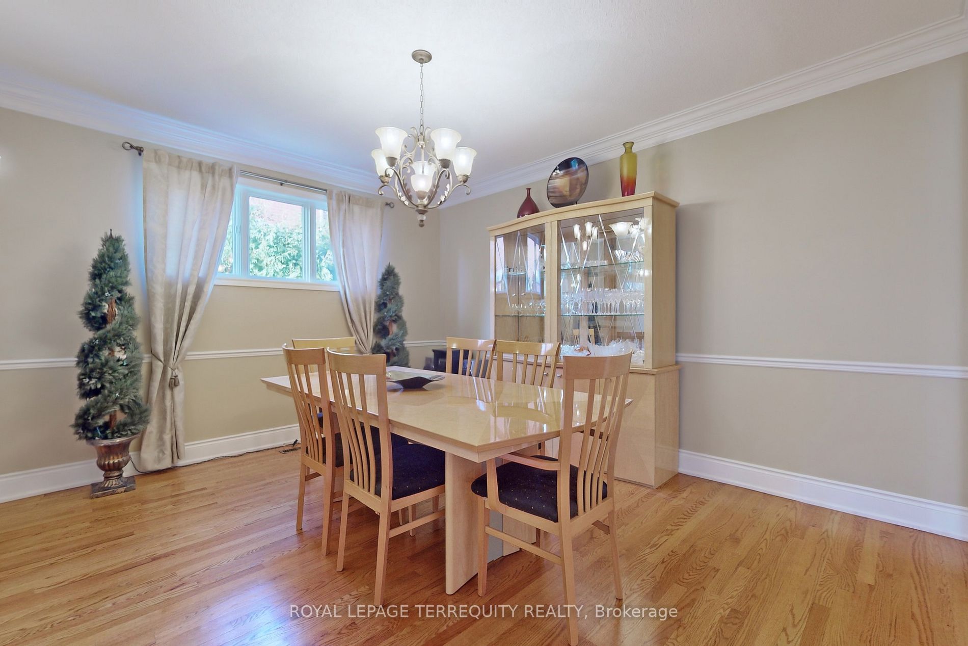 947 Northern Prospect Cres