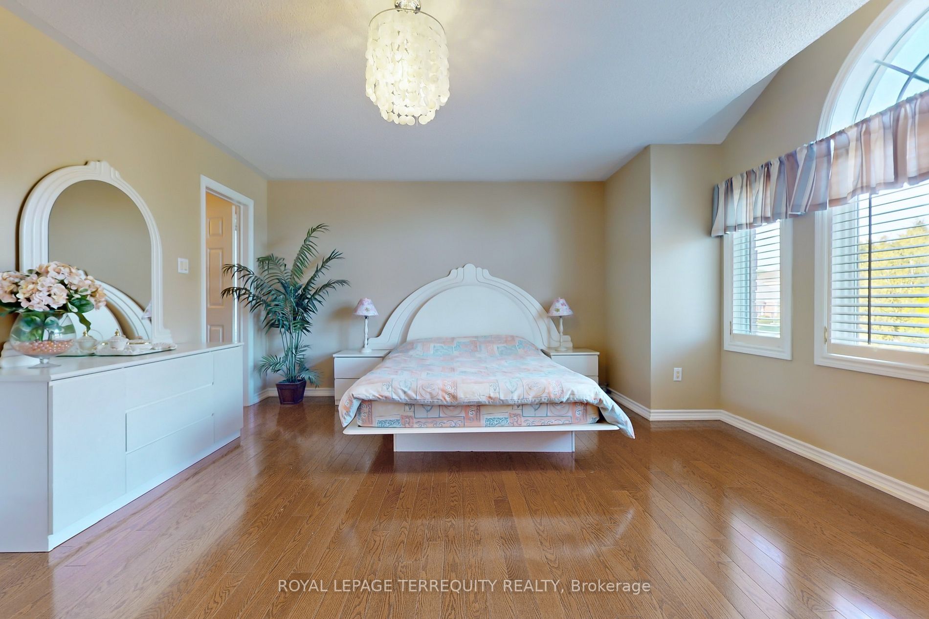 947 Northern Prospect Cres