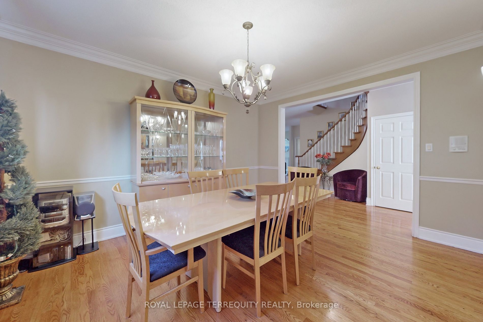 947 Northern Prospect Cres